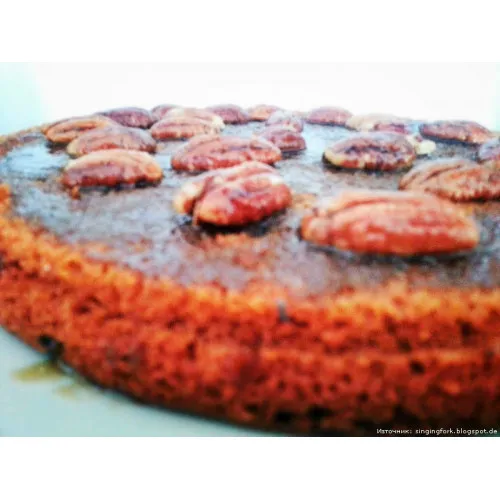 Кафеен сладкиш със сини сливи и орехи